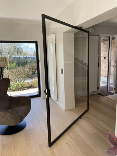 Une porte en verre SUR MESURE Une porte en verre SUR MESURE