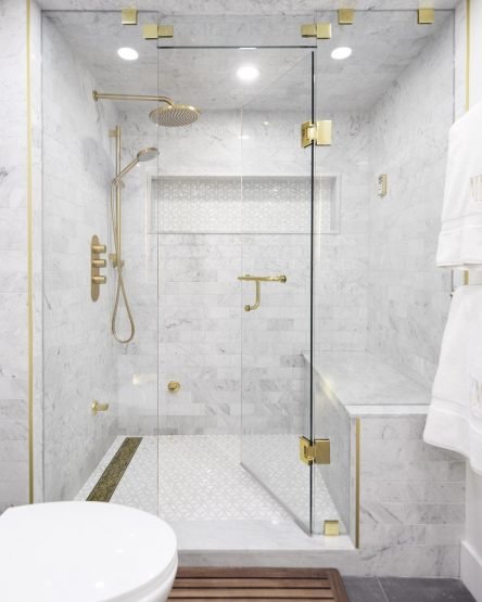 douche en verre avec inox dore